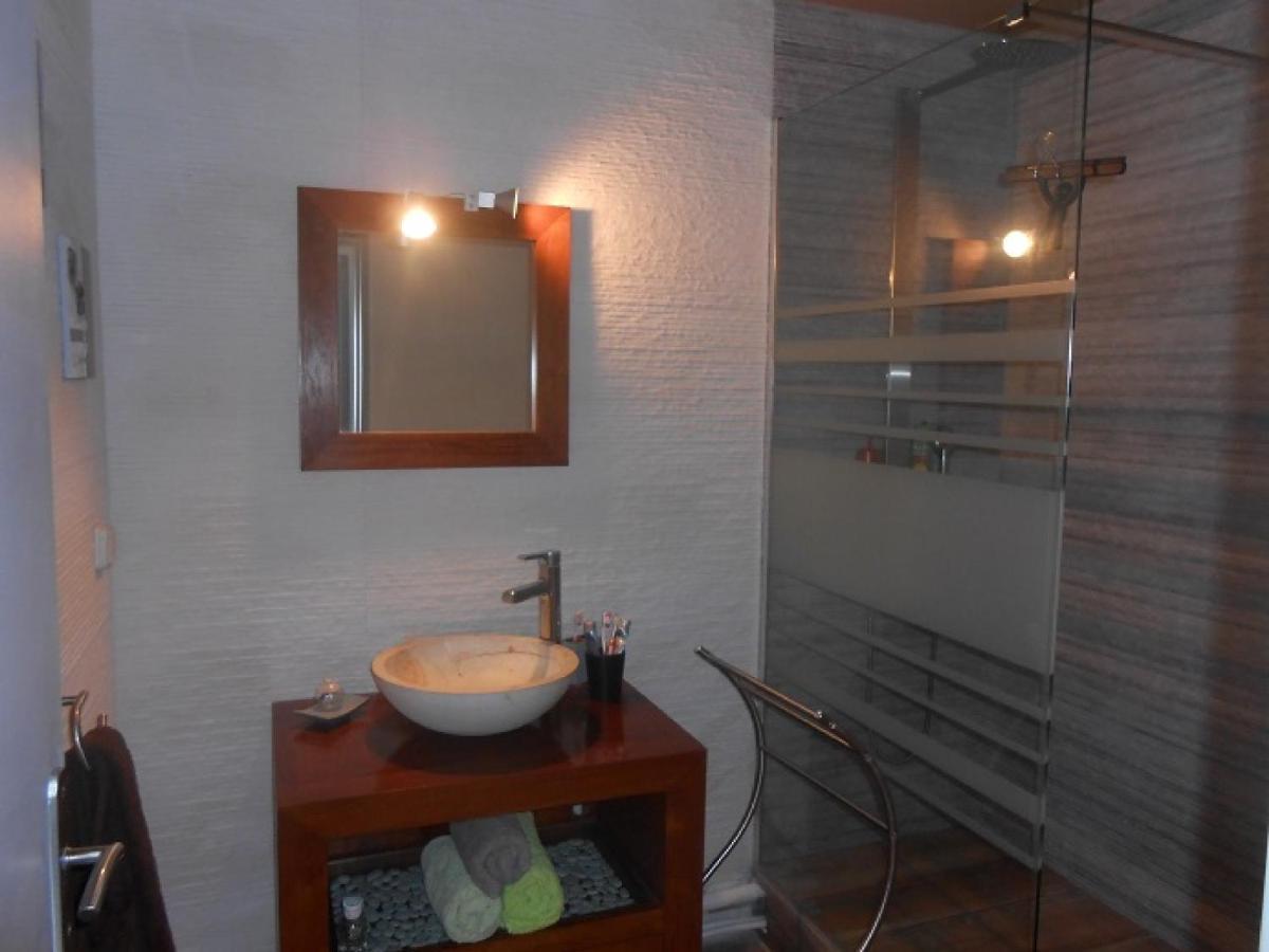 Case Beaoel Saint-Gilles Les Bains Exterior photo